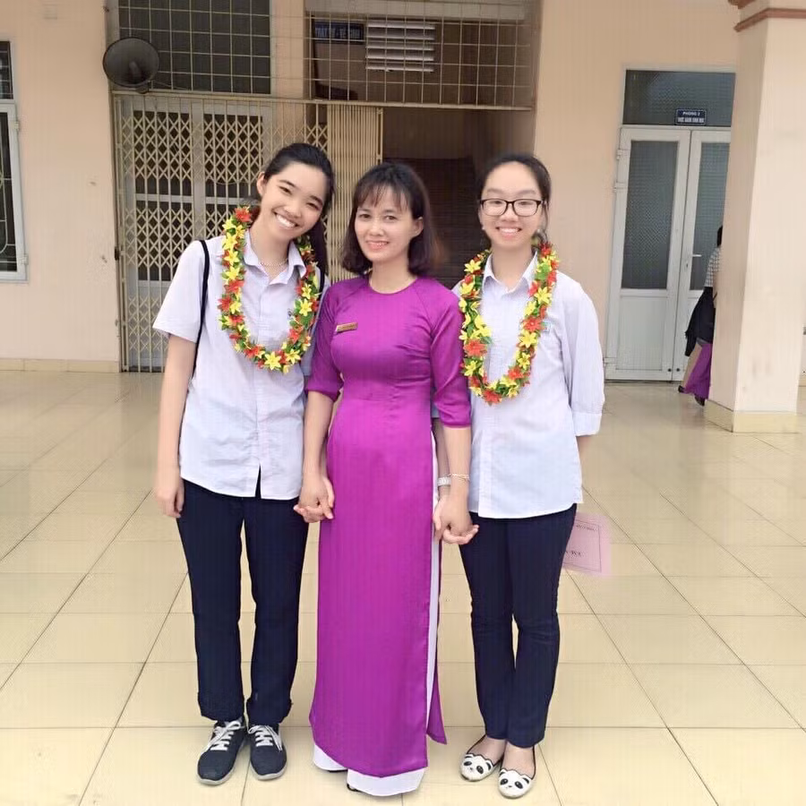 Cô Hằng luôn yêu thương học trò như con và truyền lửa đam mê môn Văn cho các em.