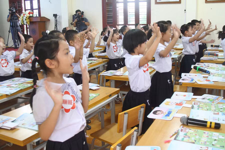 Học sinh hào hứng trong giờ học.