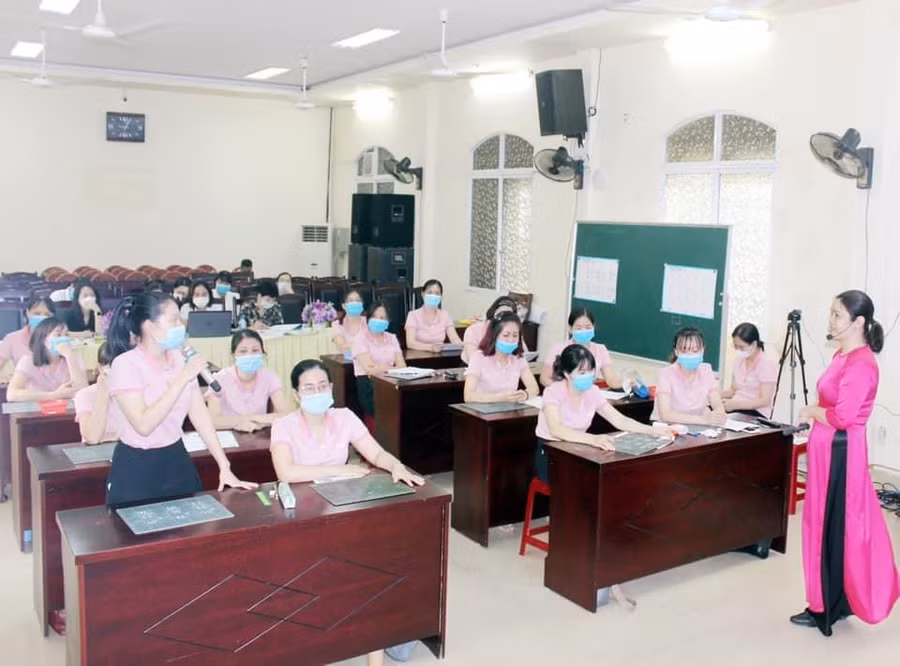 Giáo viên Trường Tiểu học Nguyễn Tri Phương lên lớp bài dạy môn Toán lớp 2