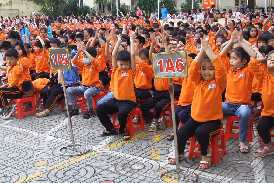 Các hoạt động tập thể không chỉ giúp học sinh rèn luyện kỹ năng mà còn hướng các em tới những giá trị đạo đức tốt đẹp