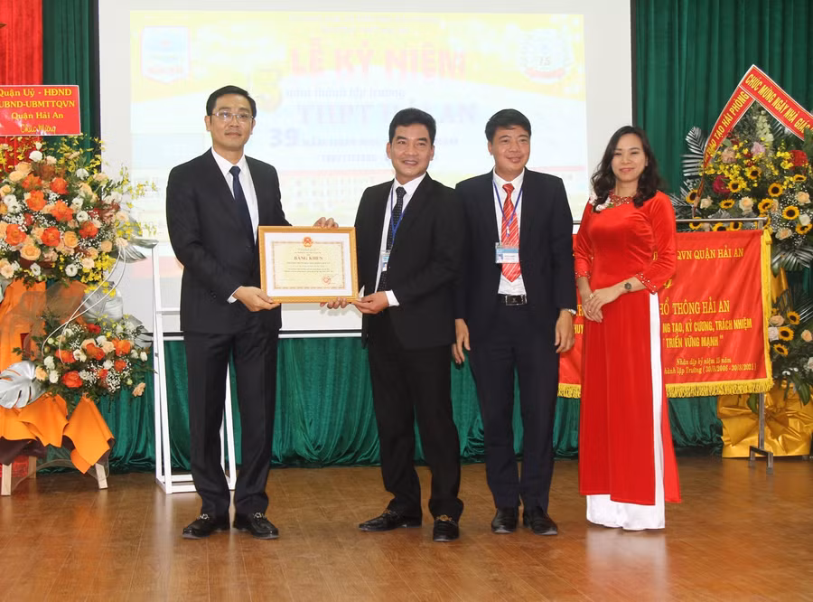 Trường THPT Hải An vinh dự nhận Bằng khen của Bộ GD&ĐT
