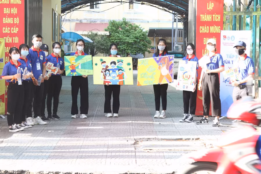 Thanh niên tình nguyện Trường ĐH Hải Phòng.