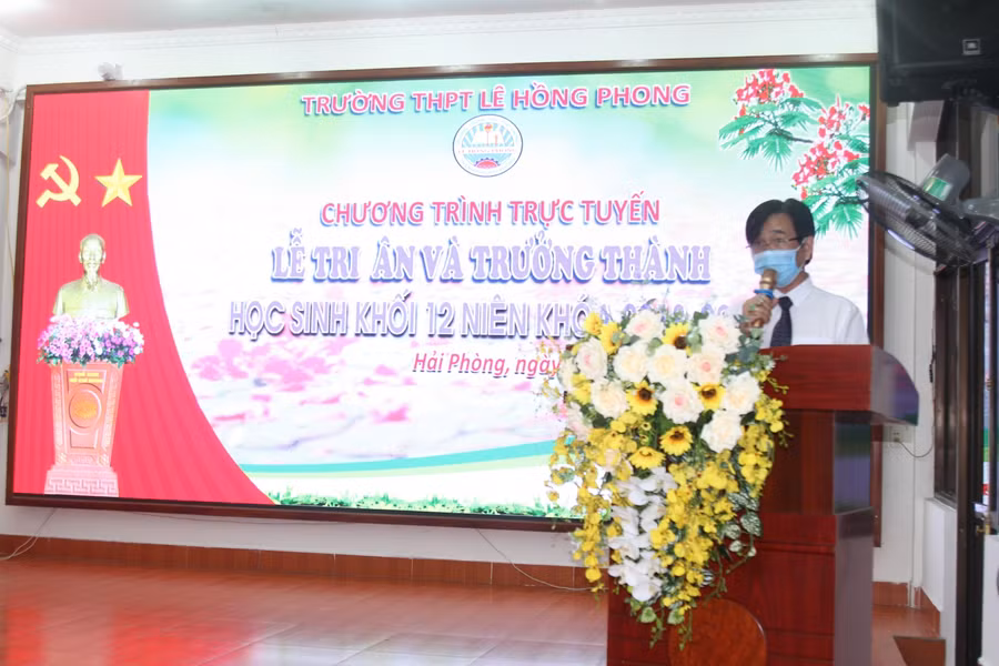 Thầy Đinh Hồng Tiệp căn dặn học trò 2k3