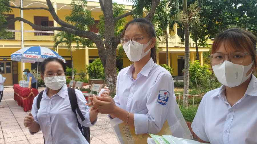 Thí sinh huyện Kim Thành, Hải Dương chia sẻ sau khi làm bài thi môn Ngữ văn