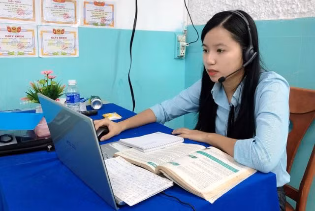 Các địa phương triển khai phương án bổ trợ kiến thức trực tuyến cho HS thông qua kho học liệu giáo viên cung cấp. Ảnh minh họa