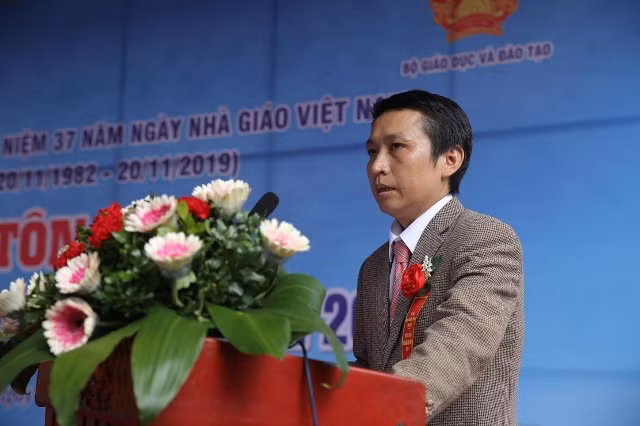 PGS.TS Trần Ngọc Hiền phát biểu tại Lễ tôn vinh “Nhà giáo của năm 2019”. Ảnh: T.G