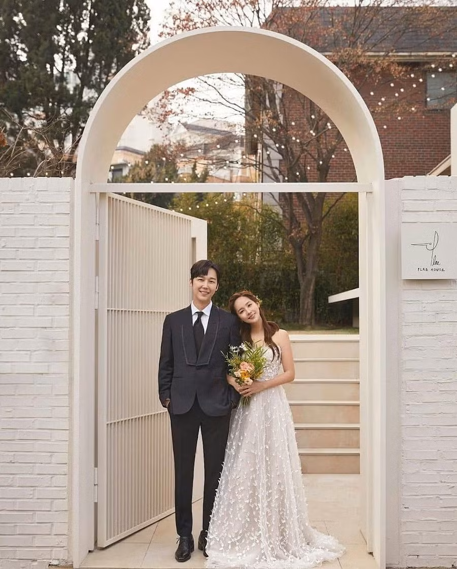 Cặp đôi Oh Yoon Hee và Ha Yoon Chul trong bộ phim Cuộc chiến thượng lưu 2. Cặp đôi Oh Yoon Hee và Ha Yoon Chul trong bộ phim Cuộc chiến thượng lưu 2.