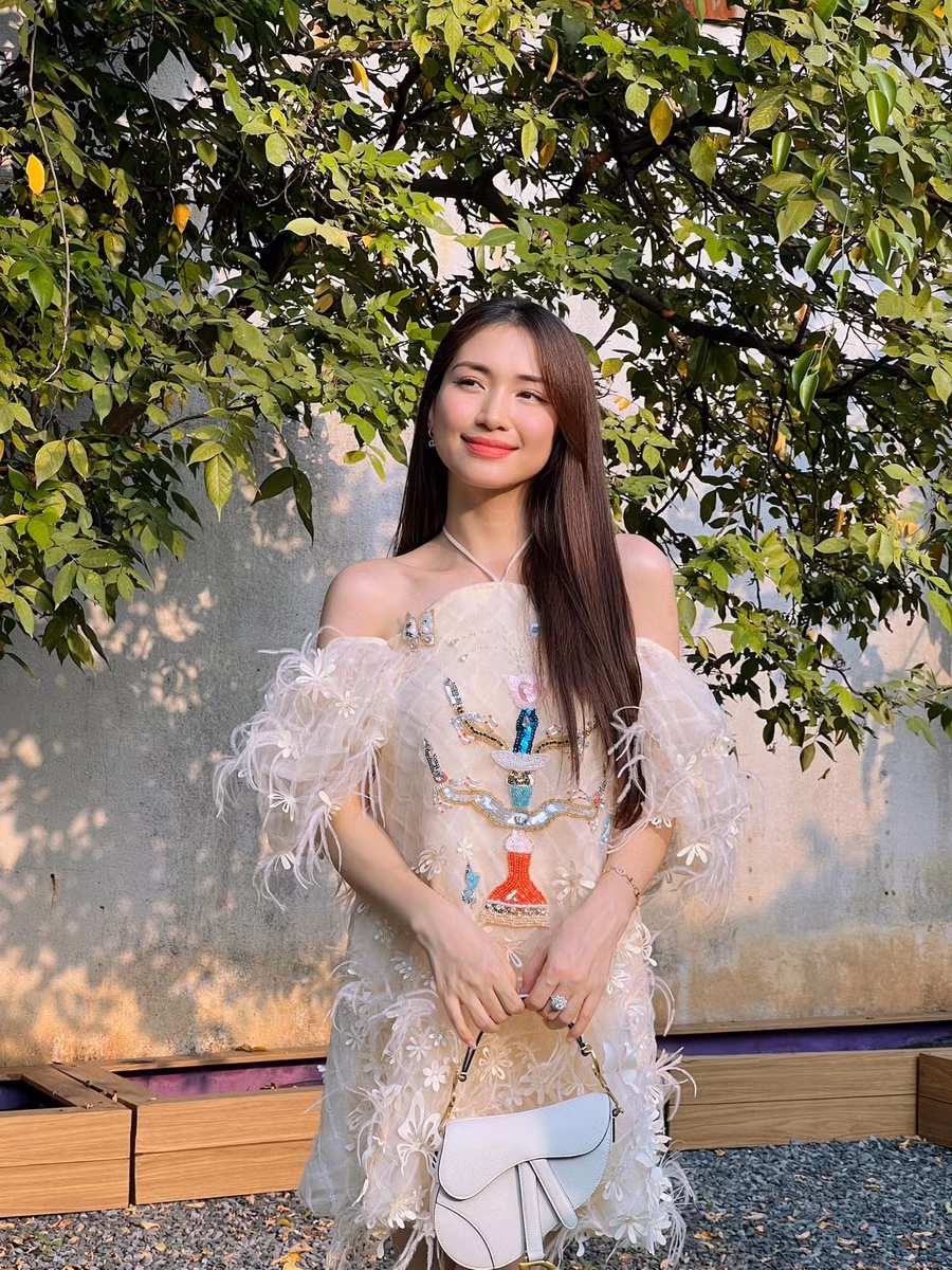 Hòa Minzy khẳng định hiện tại bản thân vẫn độc thân vui tính.