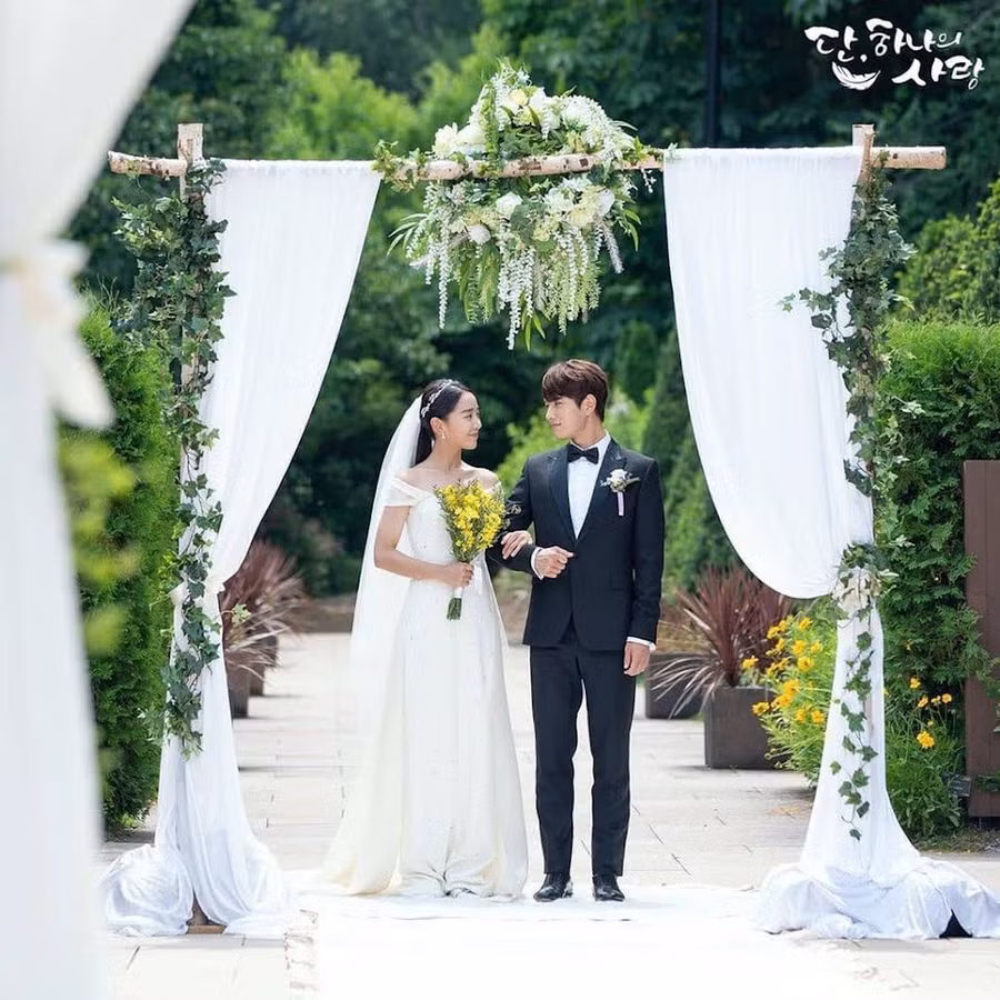Cặp đôi Lee Yeon Seo (Shin Hye Sun) và Kim Dan (L) trong bộ phim Sứ mệnh cuối cùng của thiên thần. Cặp đôi Lee Yeon Seo (Shin Hye Sun) và Kim Dan (L) trong bộ phim Sứ mệnh cuối cùng của thiên thần.