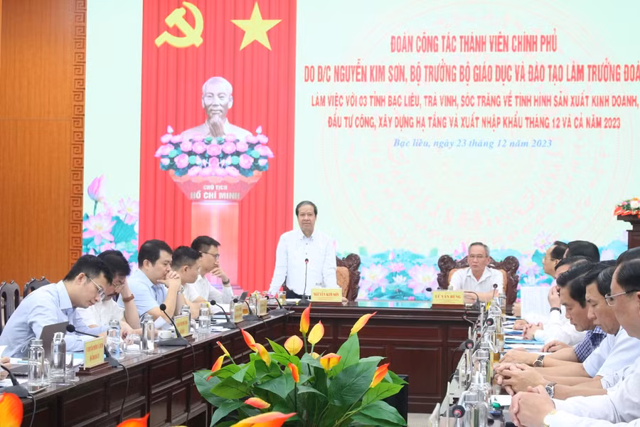 Bộ trưởng Nguyễn Kim Sơn lưu ý các địa phương quan tâm triển khai Chương trình GDPT 2018.