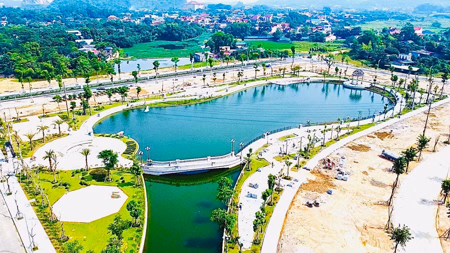 Công viên Hồ Mắt Rồng giải tỏa “cơn khát” mảng xanh, mặt nước trong KĐT