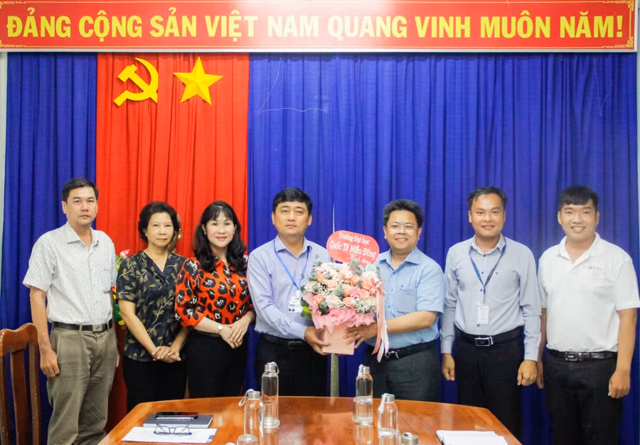 EIU làm việc với Sở Giáo dục và Đào tạo tỉnh An Giang. EIU làm việc với Sở Giáo dục và Đào tạo tỉnh An Giang.