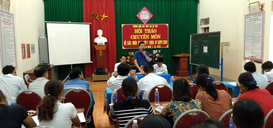 Hội thảo chuyên môn về dạy học theo Chương trình GDPT 2018 tại Kỳ Sơn, Nghệ An. Hội thảo chuyên môn về dạy học theo Chương trình GDPT 2018 tại Kỳ Sơn, Nghệ An.