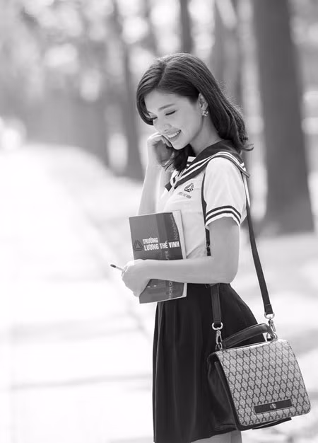 Hoa khoi SV Ha Noi dep tinh khoi ben ngoi truong cu