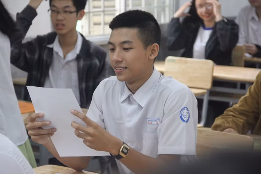 Xem lại thông tin trên thẻ dự thi