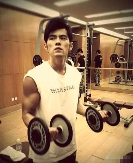 Trước đây, Châu Kiệt Luân đã sở hữu thân hình săn chắc, cơ bắp khiến nhiều người ao ước.