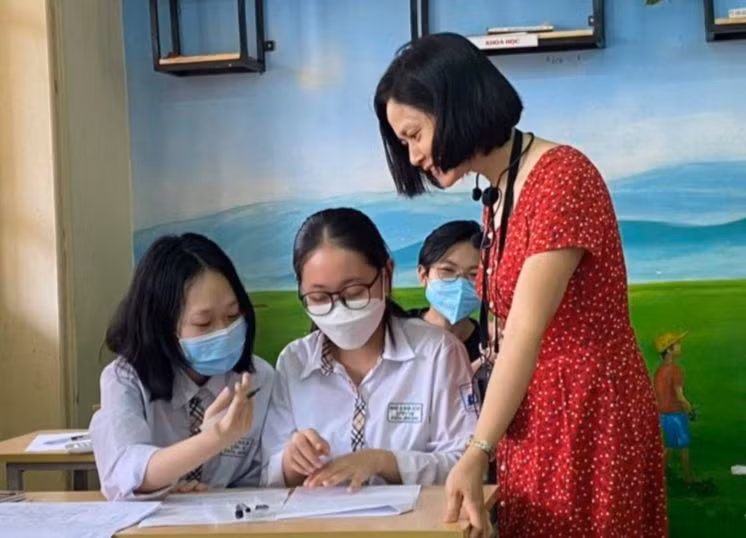 Cô trò Trường THCS Bế Văn Đàn trong giờ học. Ảnh: NTCC Cô trò Trường THCS Bế Văn Đàn trong giờ học. Ảnh: NTCC
