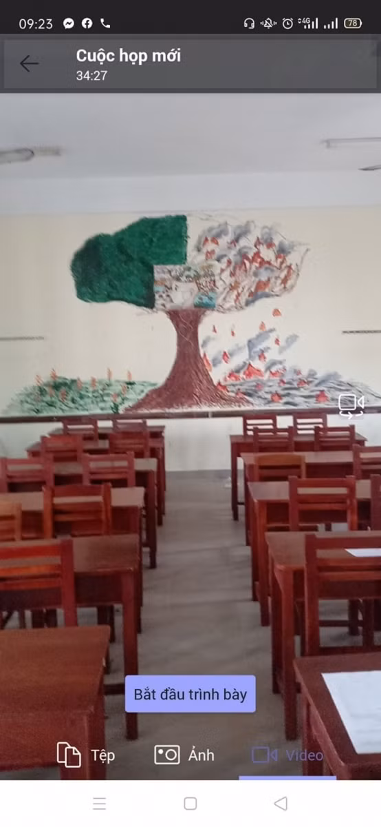 Giờ học trực tuyến đặc biệt của thầy Nguyễn Đình Hòa và lớp 11/6 sau khi toàn bộ học sinh thực hiện cách ly tại nhà.
