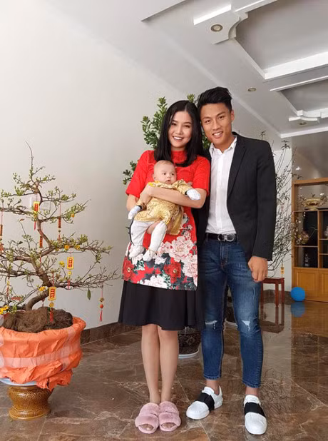 Vo Mac Hong Quan khoe moi quan he me chong nang dau - Anh 1