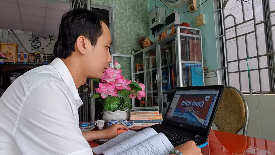 Thầy Trang Minh Thiên, giáo viên Trường THPT Nguyễn Việt Dũng (Cần Thơ). Ảnh: NVCC