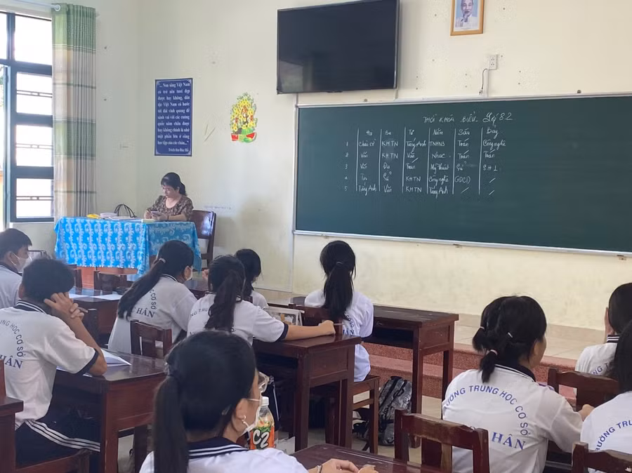 Giáo viên chủ nhiệm sinh hoạt lớp sáng 28/8.