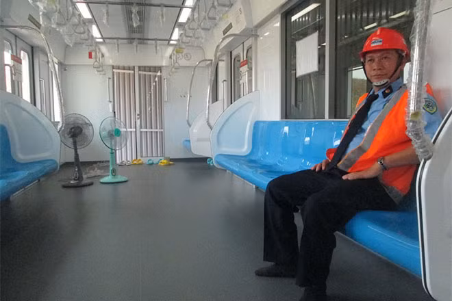 Cận cảnh bên trong tàu điện ngầm đầu tiên của Việt Nam