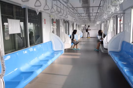 Cận cảnh bên trong tàu điện ngầm đầu tiên của Việt Nam