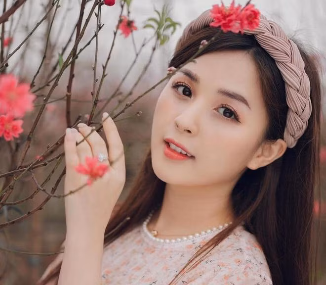 Hội hot girl, rich kid khoe diện áo dài đón Tết