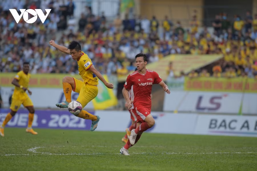 Viettel đánh bại SLNA. (Ảnh: Minh Hoàng).