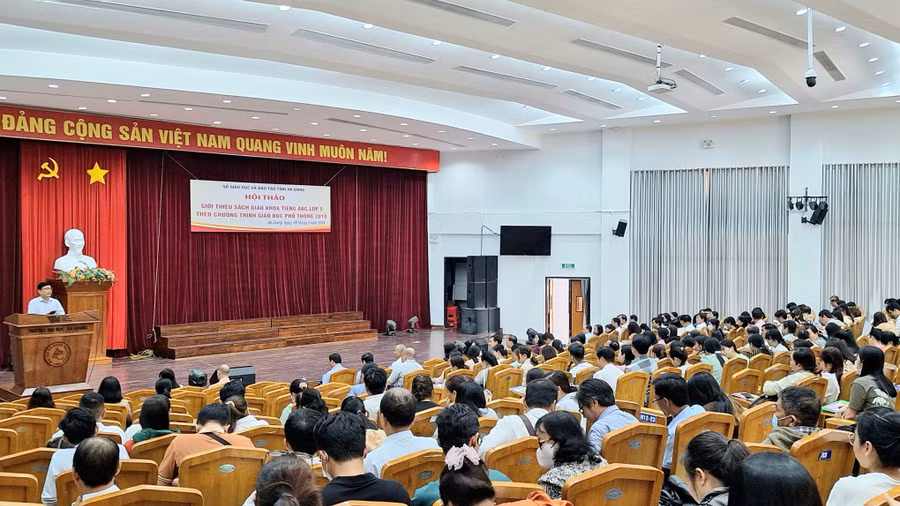 Đại biểu, CBQL và giáo viên tham dự Hội thảo.