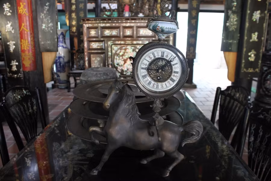 Nhiều món đồ cổ được gia chủ bỏ công sưu tầm.