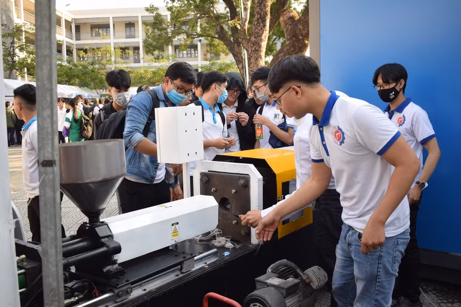 Các đề tài nghiên cứu khoa học của SV Trường ĐH Bách khoa đều có tính ứng dụng cao và hướng đến khởi nghiệp.
