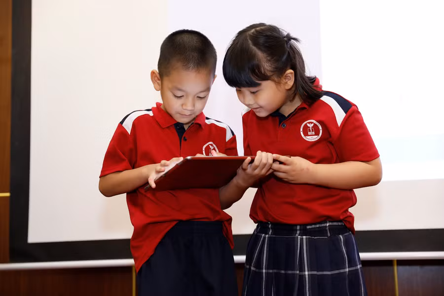 Học sinh trải nghiệm trên hocsinh.edu.vn