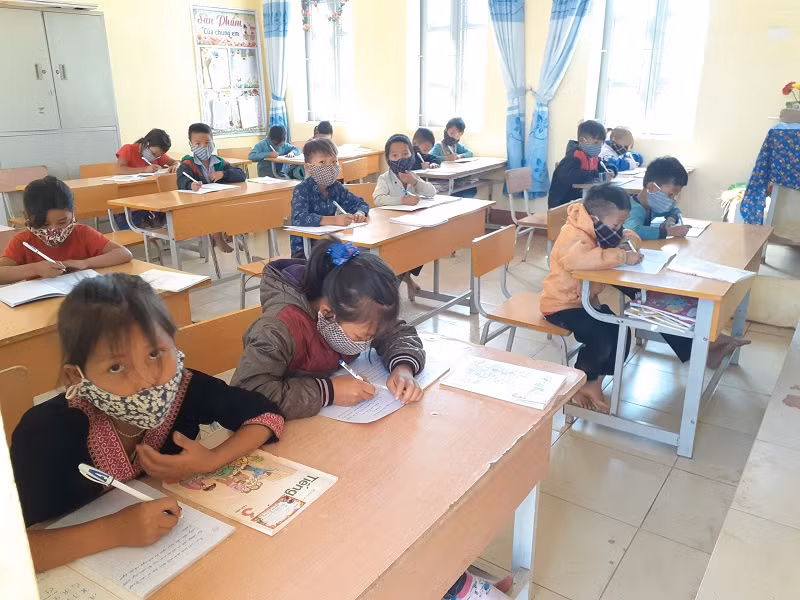 Các trường vùng cao đang tranh thủ tối đa “thời gian vàng” để dạy học trực tiếp. Ảnh: Ngọc Diệp