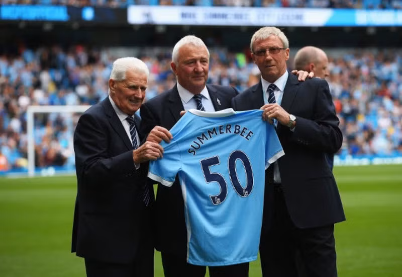 Colin Bell hợp với Francis Lee và Mike Summerbee thành “bộ 3 huyền thoại” tại Man City.