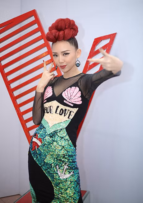 Mot vai phong bi che toi tap cua Toc Tien, Son Tung la hot trend the gioi - Anh 10