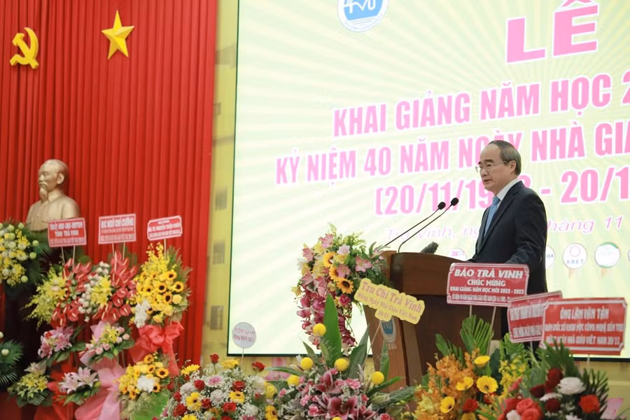 GS.TS Nguyễn Thiện Nhân, Nguyên ủy viên Bộ chính trị, nguyên Bí thư Thành ủy TPHCM phát biểu tại buổi lễ.