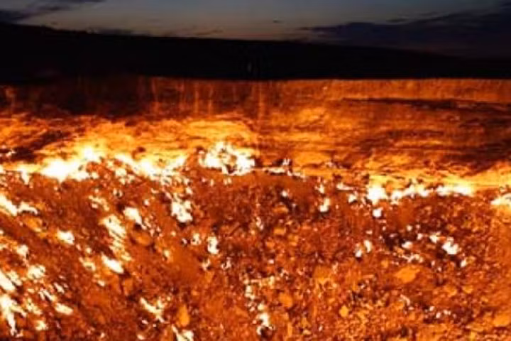 "Cổng địa ngục" rực cháy suốt hơn 40 năm ở Turkmenistan