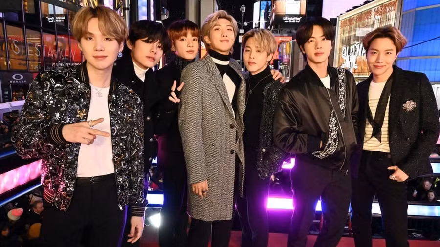 Những thần tượng K-Pop từng là vũ công phụ trước khi ra mắt ảnh 7