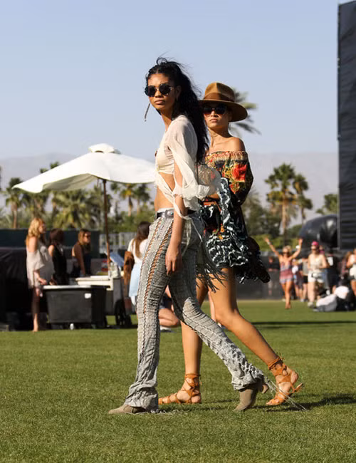 ghen ti voi vay ao xinh dep cua ban gai tai le hoi coachella - 10