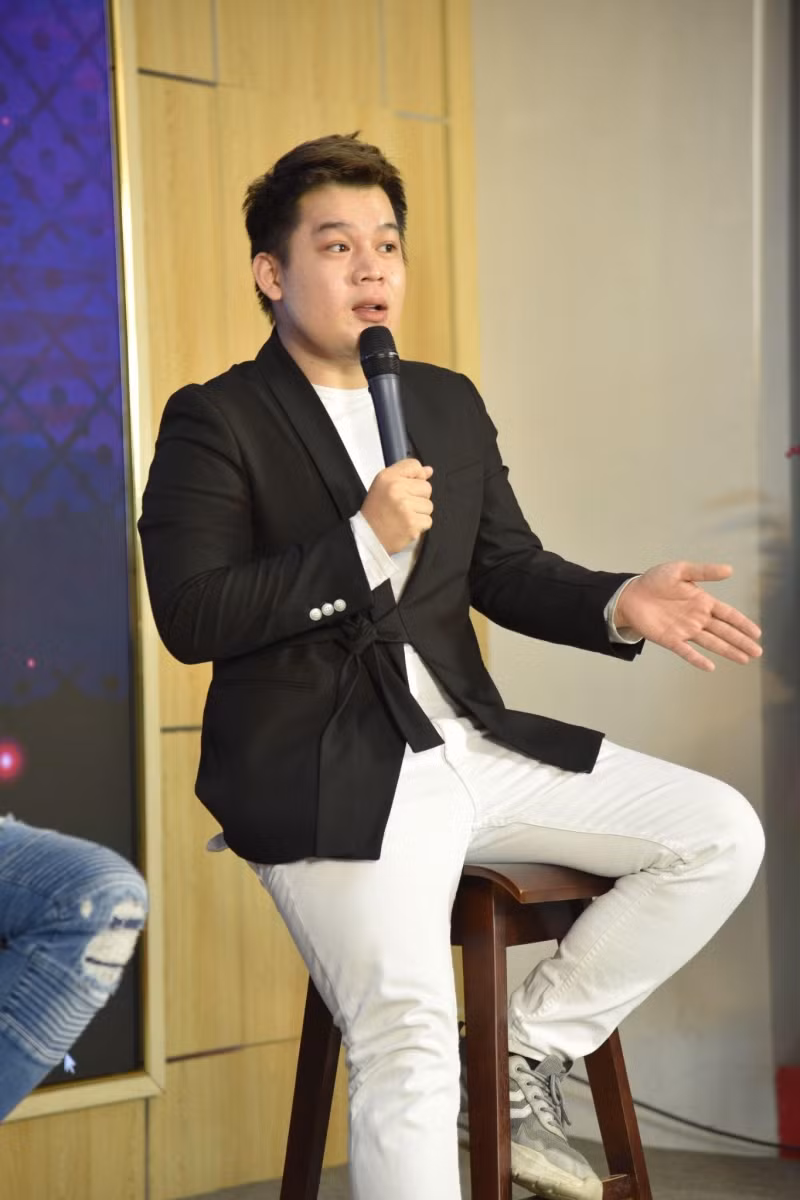 Bên cạnh những chia sẻ về khó khăn trên hành trình trở thành Hot Tiktoker, Long Chun cũng mang tới những chia sẻ về việc theo đuổi đam mê, sự trải nghiệm mà các bạn sinh viên thử sức, dấn thân để khai phá tiềm năng bản thân.