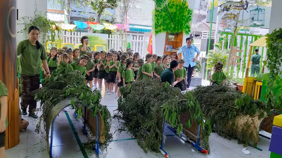 Thi di chuyển dưới đường hầm của khối lớp Lớn
