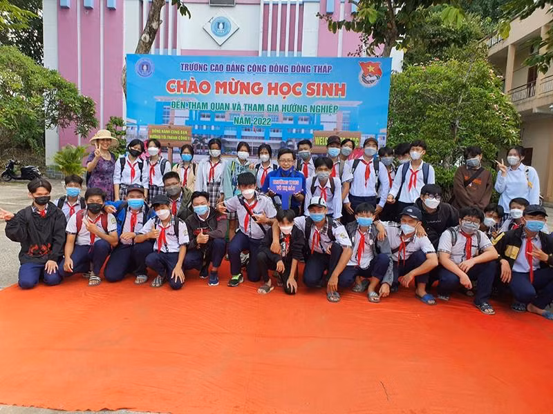 HS tham quan, tìm hiểu nghề nghiệp tại Trường CĐ Cộng đồng Đồng Tháp.