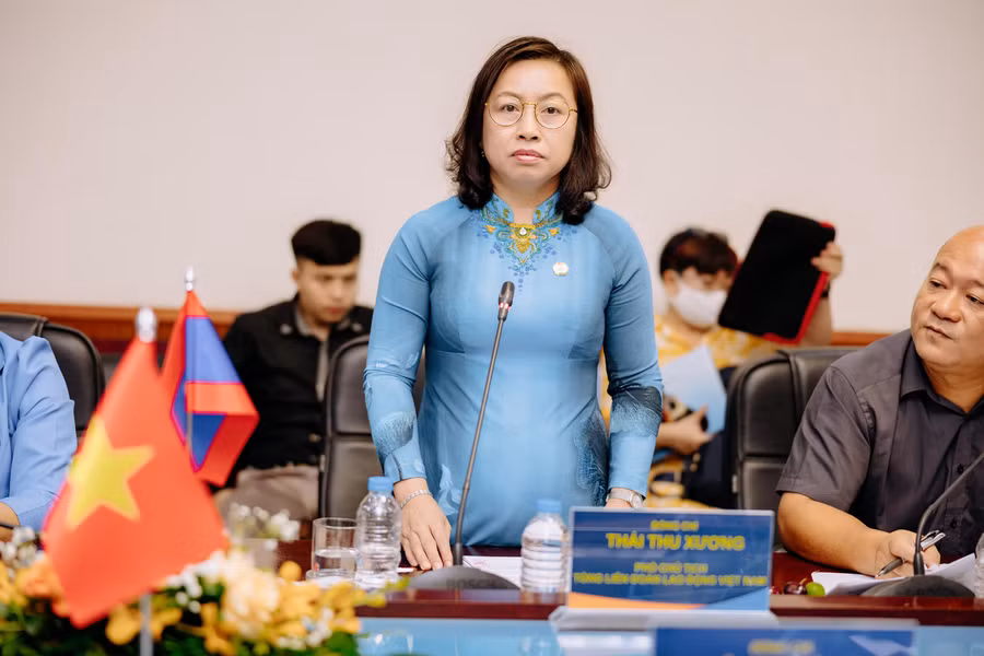 Phó Chủ tịch Tổng Liên đoàn Lao động Việt Nam Thái Thu Xương phát biểu tại buổi làm việc.