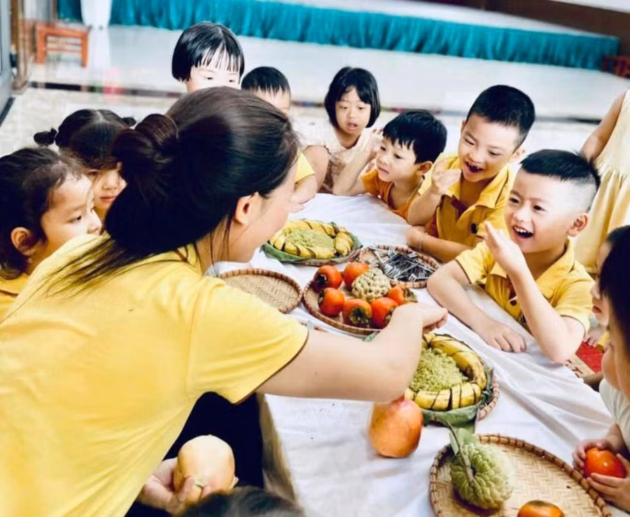 Để giáo viên yên tâm cống hiến, Trường Mầm non Ngôi Sao Nhỏ (Cầu Giấy, Hà Nội) quan tâm, khích lệ bằng chế độ chính sách tốt nhất. Ảnh: NTCC