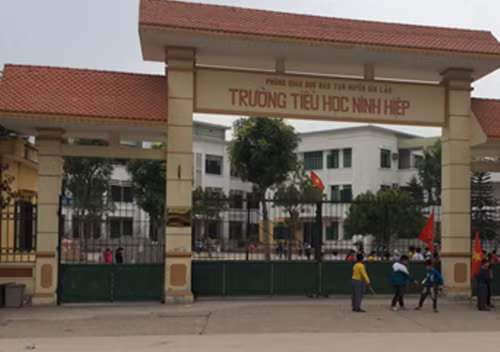 Học sinh Ninh Hiệp đã đi học trở lại
