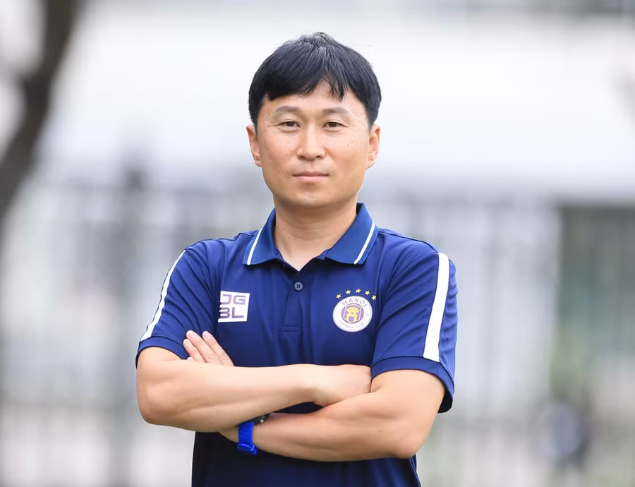 Huấn luyện viên Chun Jae Ho. Huấn luyện viên Chun Jae Ho.