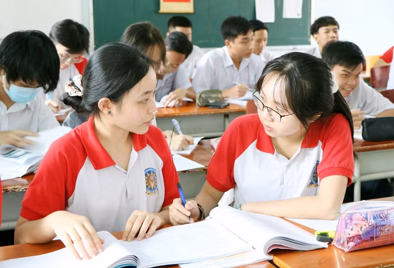 Học sinh lớp 12 trên cả nước tập trung học tập từ những ngày đầu trở lại trường. Ảnh minh họa