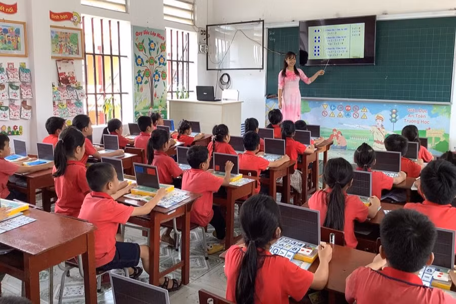 Lớp học của Trường Tiểu học thị trấn Rạng Đông (Nghĩa Hưng, Nam Định). Ảnh: NTCC