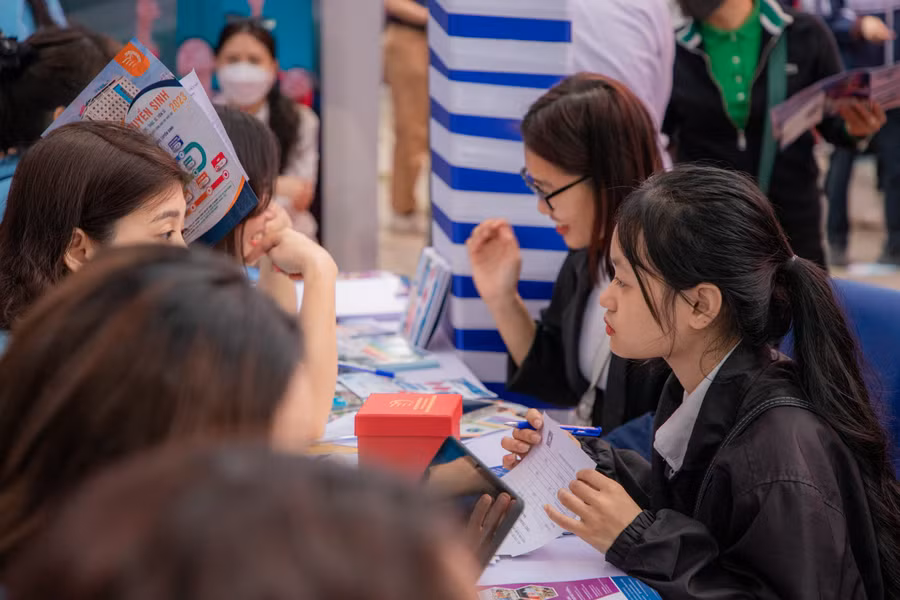 Thí sinh tham dự Ngày hội tư vấn tuyển sinh, hướng nghiệp năm 2023. Ảnh: TG